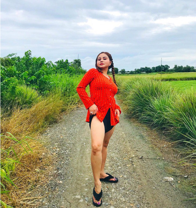 Le Giang gay tranh cai vi cach an mac khong phu hop voi tuoi-Hinh-2