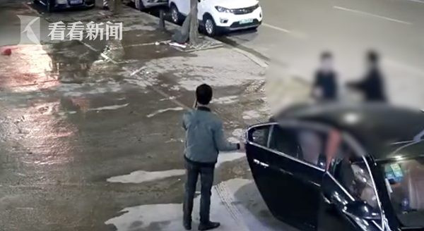 Nguoi dan ong trut gian vao dam dong khien 1 nguoi chet