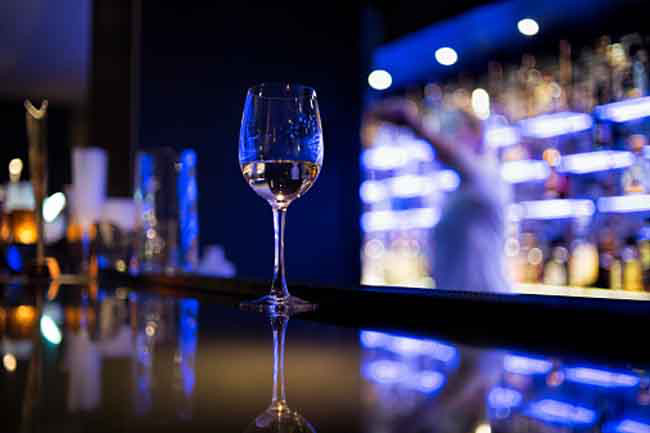 Rượu bia: Rượu bia là nguyên nhân gây ung thư hàng đầu trên thế giới. Uống quá nhiều rượu bia có thể dẫn đến các bệnh nguy hiểm như suy tim, đột quỵ, thậm chí đột tử. Rượu bia cũng gây ung thư vòm miệng, ung thư thực quản, ung thư đại tràng, ung thư trực tràng và ung thư vú.