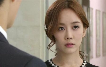 Hu hi cung bo trong nha nghi, vo tang chong man kich dang long