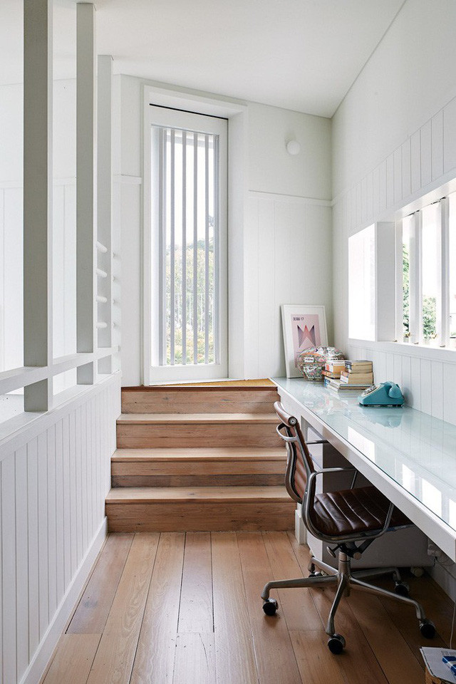 Những khoảng sáng của tường vô cùng ấn tượng và tinh tế, đủ để nắng xuyên qua, chan hòa vào bên trong nhưng vẫn đủ cảm giác thoải mái, tránh sự bức bối, ngột ngạt của việc chiếu thẳng vào nhà.