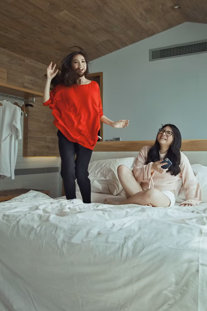 Hiền Thục và con gái.