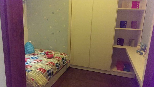 Với diện tích 106 mét vuông, căn hộ bao gồm 3 phòng ngủ và các phòng sinh hoạt khác rất tiện nghi. Các thiết bị trong nhà đều khá tiện nghi, gọn gàng và ngăn nắp.