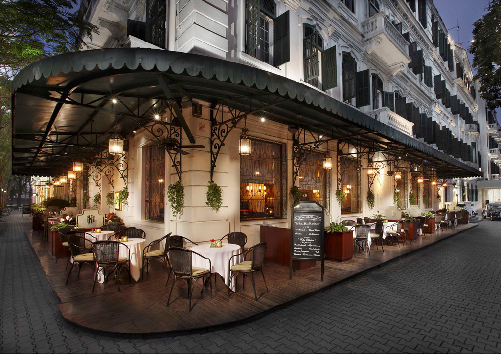 Tầng một của khách sạn là nhà hàng ẩm thực Pháp Le Beaulieu và ẩm thực Hà Nội Spices Garden. Ngoài ra, nơi đây còn có 3 quầy bar, 5 phòng chức năng, khu thương mại và bể bơi.