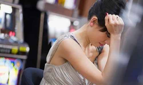 Vo ban con mon, chong say men tinh voi nhan vien tre