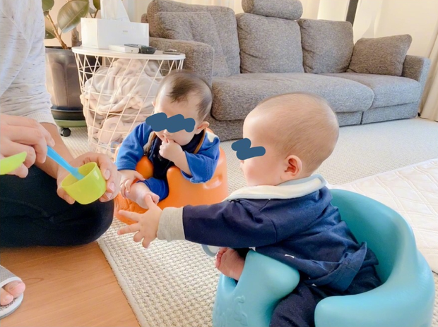 Nhiều người bật cười khi hai cậu bé dù sinh đôi nhưng khá khác nhau cả về tính cách và ngoại hình.