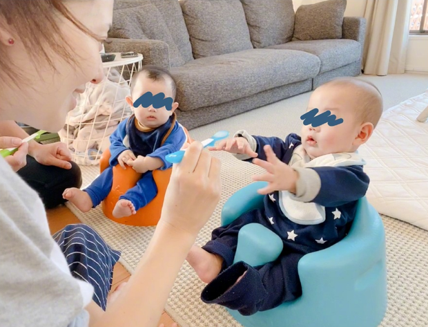 Aoi khoe 2 quý tử trên trang cá nhân