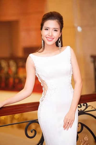 A hau bien Khanh Phuong bi to vay tien khong tra