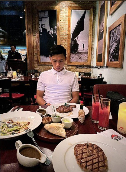 Ban gai cham khoe anh hen ho voi Van Hau, xoa tin don chia tay