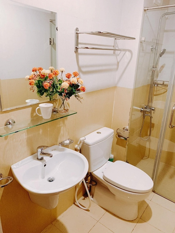 Phòng vệ sinh, nhà tắm đơn giản, tinh tế.