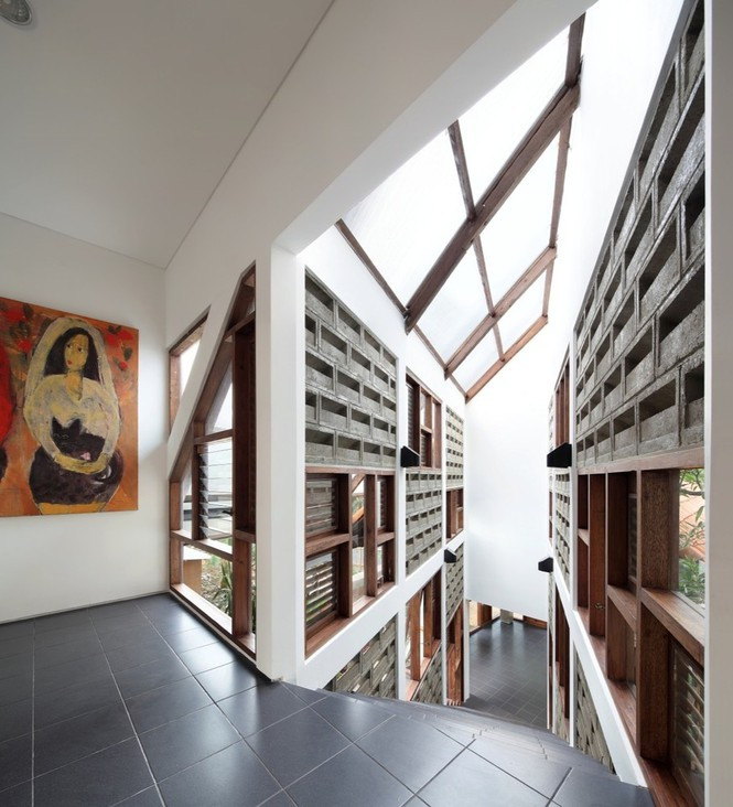 Khoảng thông tầng và các phòng chức năng.