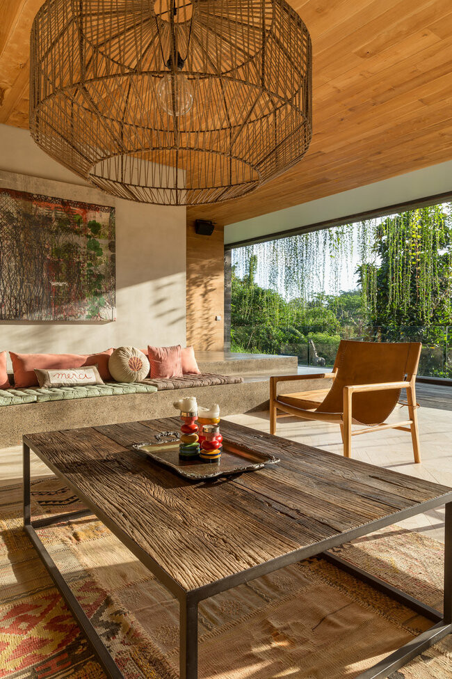 Ở mỗi góc trong căn nhà, bạn đều có thể ngắm nhìn khung cảnh thiên nhiên bên ngoài.