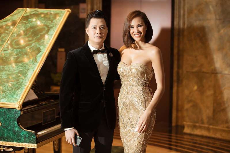 MC Phuong Mai suyt lo diem nhay cam vi dien vay qua sexy-Hinh-2