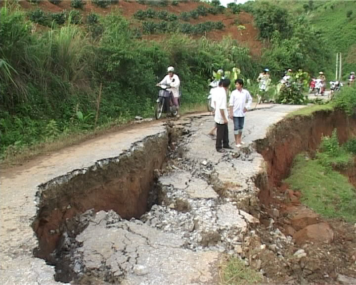 Kinh nghiem song con cho lai xe khi di qua sat lo