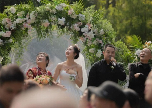 Chu re “choi troi” thue ca may bay rai phong bi li xi cho khach moi-Hinh-2