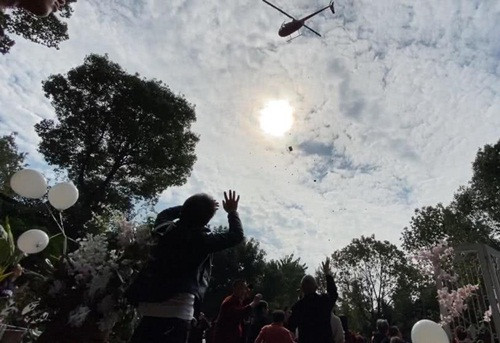 Chu re “choi troi” thue ca may bay rai phong bi li xi cho khach moi