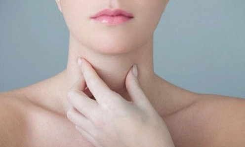 Có hầu gồ cao, giọng đàn ông: Trời sinh những người phụ nữ này thường có tướng ác, thích bới móc soi mói người khác nên trong cuộc sống đây là mẫu phụ nữ không đáng tin tướng kết giao.