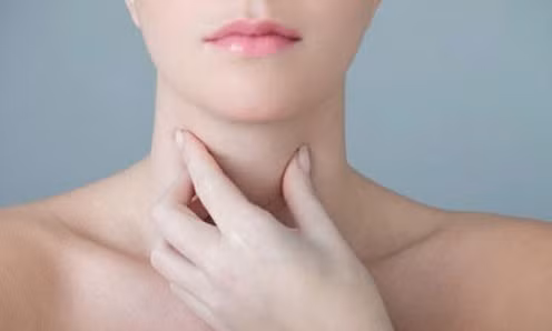 Có hầu gồ cao, giọng đàn ông: Trời sinh những người phụ nữ này thường có tướng ác, thích bới móc soi mói người khác nên trong cuộc sống đây là mẫu phụ nữ không đáng tin tướng kết giao.