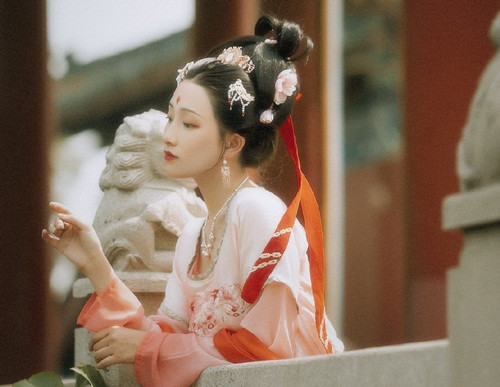 Gai e thanh cong nhat lich su, 44 tuoi moi cuoi, sinh mot nu nhi dac biet