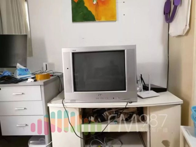 Vo chong son phat hien bi mat cua nguoi thue truoc nho chiec tivi cu-Hinh-2