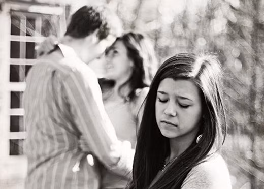 Co nen tien den voi nguoi yeu cu cua ban than?