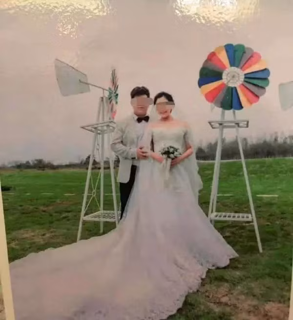 Ru nhau tam chung, cap doi tu vong trong phong tam