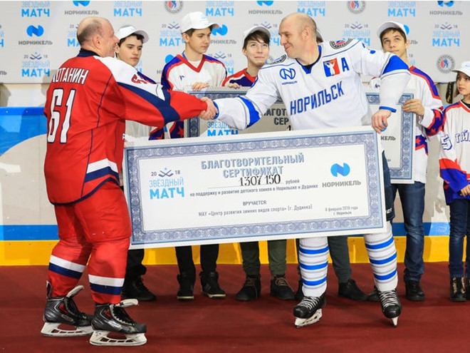 Năm 2013, ông tham gia tổ chức từ thiện Giving Pledge do vợ chồng tỷ phú Bill Gates và tỷ phú Warren Buffett sáng lập. Theo đó, Vladimir Potanin cam kết sẽ quyên góp ít nhất một nửa tài sản của mình cho các hoạt động thiện nguyện. Ảnh: Getty.