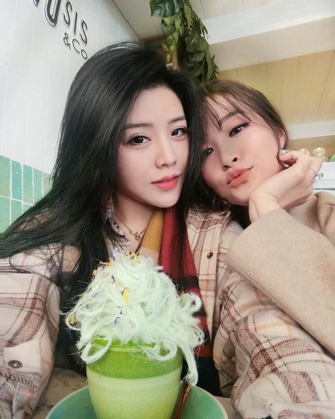 4 cap chi dau em chong sao Viet than thiet, giong nhau den ky la