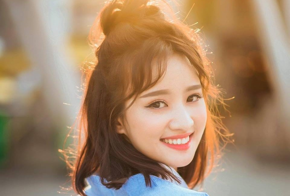 Khi MV Em gái mưa của Hương Tràm nổi tiếng năm 2017, dàn diễn viên từ những gương mặt vô danh trở thành hiện tượng trên mạng xã hội. Đặc biệt, sự thành công của MV đã mở ra cho hot girl Thanh Vy hay Mai Tài Phiến danh tiếng và những cơ hội mới. Thanh Vy sinh năm 1992, có vẻ ngoài trong trẻo, dễ thương, lối diễn xuất khá tốt.