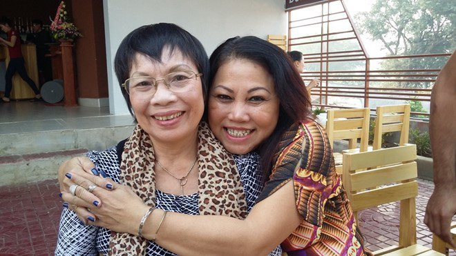 "Tôi trở về sống cùng với chị, làm lại những việc đã cũ, nuôi lợn, nuôi gà và cũng có thể giã gạo. Tôi cũng phụ gia đình làm nương rẫy, trồng cà phê, cao su, bán nấm linh chi, nội trợ… Tôi là người sống giản dị, không có nhu cầu tiêu pha nhiều nên cảm thấy vừa đủ", Siu Back nói về cuộc sống hiện tại. Các con dành dụm tiền hỗ trợ chị trả nợ.