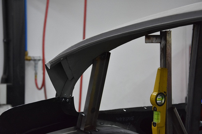 Những người thợ sửa chữa đã cẩn thận, tỉ mỉ từng chi tiết để có thể phục hồi được vóc dáng tuyệt đẹp một thời của nó.