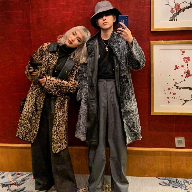 Sau khi công khai yêu nhau, họ được xem là một trong những đôi fashionista có nhiều ảnh hưởng đến phong cách của giới trẻ. Với Châu Bùi, cô nói phối đồ và mặc đẹp là đam mê. Riêng Decao, anh được người yêu nói sinh ra vốn đã mặc đẹp. Ngoài ra, khi xuất hiện tại các sự kiện thời trang, cả Châu Bùi và bạn trai đều được dân mạng chú ý, khen ngợi gu thời trang độc lạ, cá tính.