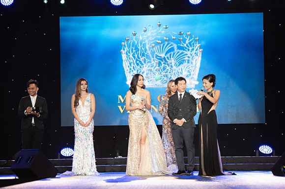 Đêm chung kết cuộc thi Miss Ocean Việt Nam 2019 vừa diễn ra tại Bang Connecticut, Mỹ, với danh hiệu Hoa hậu thuộc về thí sinh mang số báo danh 72 Mây Nguyễn đến từ Bang Califonia. Mây Nguyễn sinh năm 1999 cao 173cm số do 86-62-94 định cư tại California, Mỹ đang là sinh viên đại học Orange Coast. Ngoài danh hiệu Hoa hậu, danh hiệu Á hậu 1 được trao cho thí sinh Võ Hoàng Anh Thi sinh năm 1999 cao 175 số đo 85-62-93 . Á hậu 2 thuộc về thí sinh Thủy Hồ cao 172 số đo 84-61-92.