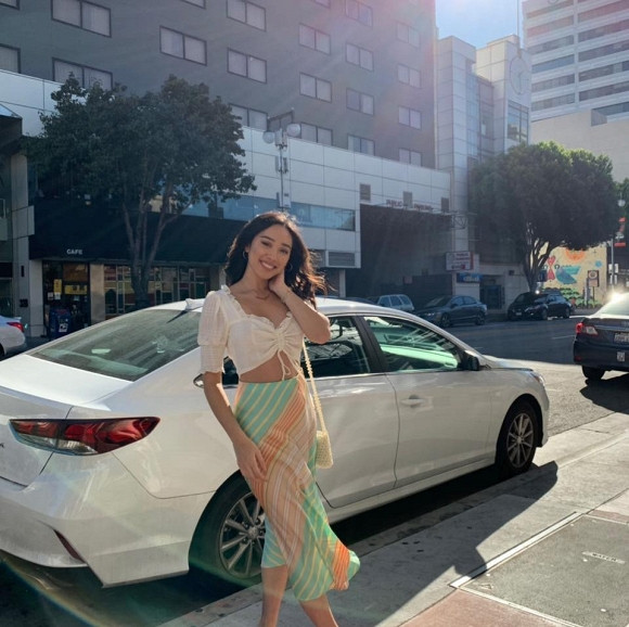 Tân Hoa hậu Đại dương 2019 sở hữu nhan sắc đời thường trẻ trung, rạng rỡ cùng thân hình bốc lửa.