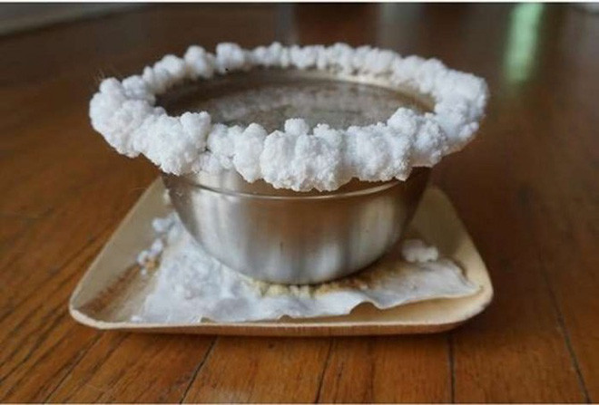 Vi sao luon co 1 bat muoi am tham duoc giau kin o cho nay?