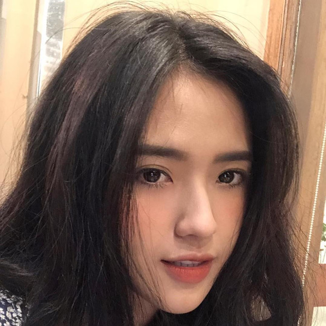 9X là cựu học sinh lớp chuyên Anh của trường THPT Chuyên Cao Bằng. Kiều Trinh từng chia sẻ từ những năm học cấp 3 cô đã ấp ủ dự định vào Sài Gòn học đại học. Gia đình cũng ủng hộ việc con gái tự lập dù phải đi học xa nhà.