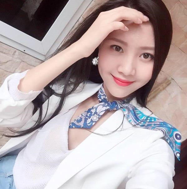 Vũ Ngọc Châm (sinh năm 1992, Hà Nội) nhận được sự quan tâm của dân mạng khi xuất hiện trong vai trò nữ chính MV Chắc ai đó sẽ về của Sơn Tùng M-TP. Thời điểm ấy, cô là tiếp viên hàng không. Năm 2017, 9X chia sẻ quyết định nghỉ việc để tập trung phát triển nghệ thuật. Sau đó, cô dành ngôi vị quán quân cuộc thi The Look 2017.