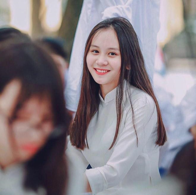 Mỹ Anh vừa hoàn thành xong kỳ thi THPT Quốc gia 2019, cô đang chờ kết quả để đăng ký chuyên ngành. Cảm thấy khiêm tốn với chiều cao 1,61m, song Mỹ Anh lại mong muốn thử sức mình tại các cuộc thi nhan sắc. Dự định trong tương lai của cô bạn là cố gắng học tập để đi du học. Ảnh: FBNV.