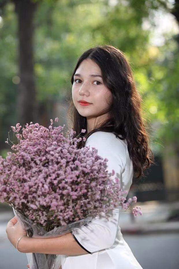 Thiếu nữ sở hữu nhiều thành tích, tham gia các hoạt động ngoại khoá như chương trình Wise, Show Us You Worth It... 10X tiết lộ cô sinh sống tại Việt Nam từ 5 tuổi cùng bố mẹ nên không có quá nhiều khó khăn khi phải làm quen với môi trường và bạn bè mới. Ảnh: FBNV.