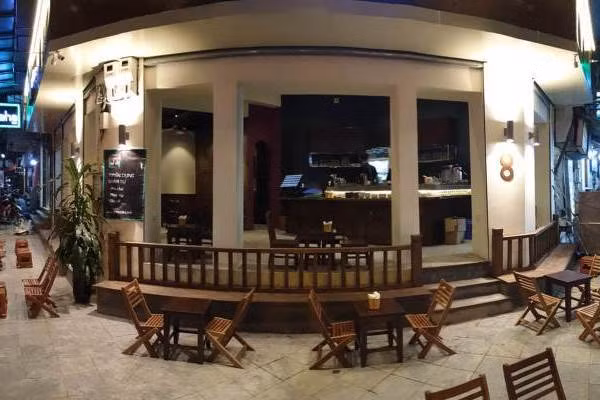 Ke ghe go ngoi huong gio troi, trao luu moi on ao via he Ha Noi