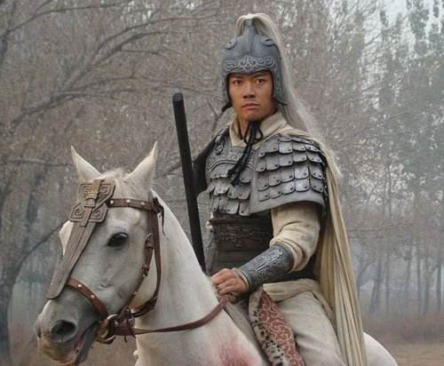 Trieu Van lieu con giu duoc danh hieu bat bai khi dau voi 3 nguoi nay?