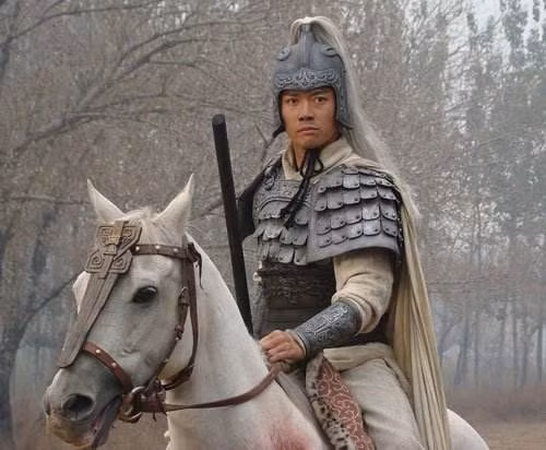 Trieu Van lieu con giu duoc danh hieu bat bai khi dau voi 3 nguoi nay?