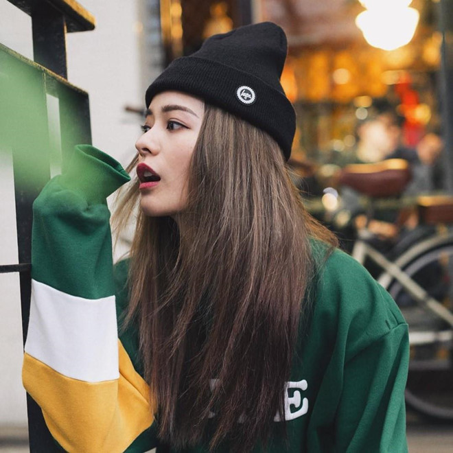 Bên cạnh việc theo đuổi nghệ thuật, cô nàng còn có tài kinh doanh. Cô sở hữu shop phụ kiện thời trang online được nhiều người yêu thích. Lyla cũng là người mẫu quảng cáo cho các sản phẩm của mình.