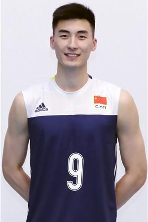 Yu Yao Chen khá kín tiếng tại trang Weibo cá nhân khi không chia sẻ nhiều ảnh về bản thân. "Nam thần bóng chuyền" cũng ít nhận lời tham gia chương trình truyền hình.