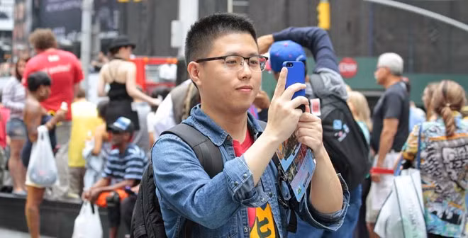 Theo mô tả của ZDNet, những nhân viên Google cố gắng tiếp cận mọi người tại công viên và đề nghị sử dụng dữ liệu khuôn mặt của họ với giá 5 USD. Ảnh: ZDNet.