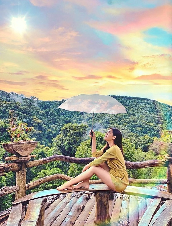 Ngọc Trinh dành nhiều thời gian đi du lịch khám phá đây đó sau thời gian đi diễn.