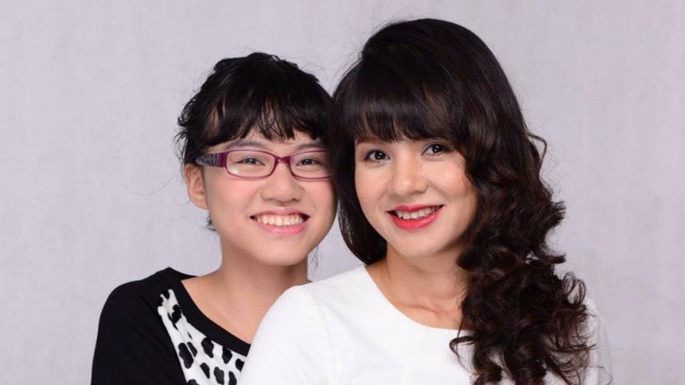 Con gái lớn của MC Diễm Quỳnh đang là sinh viên của Học viện Ngoại giao. Nữ BTV xinh đẹp chia sẻ, chị không đưa ra cho con các lời khuyên vì thế hệ của các con khác, đôi khi không còn có những suy nghĩ giống cha mẹ. Chị chỉ có thể lắng nghe những chia sẻ của con và để con tự quyết định.