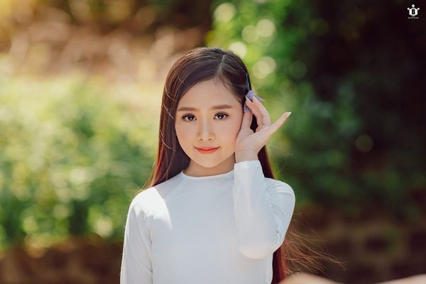 Đường nét khuôn mặt và đôi mắt to của Khánh Linh quả thực khiến nhiều người liên tưởng đến Hà Lan.