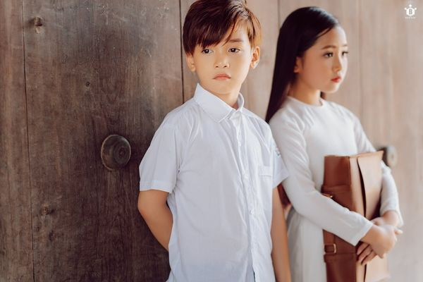 Ngay sau khi được đăng tải, bộ ảnh đã thu hút sự chú ý của đông đảo cư dân mạng. Nhiều người tấm tắc khen ngợi thần thái cũng như vẻ đẹp trong sáng, dễ thương của Hữu Nhật và Khánh Linh.