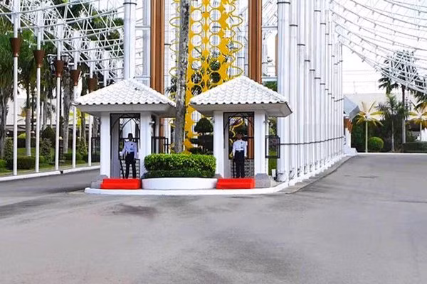 Cung điện không chỉ là nơi ở chính thức của Quốc vương Brunei mà cũng là trụ sở chính phủ.